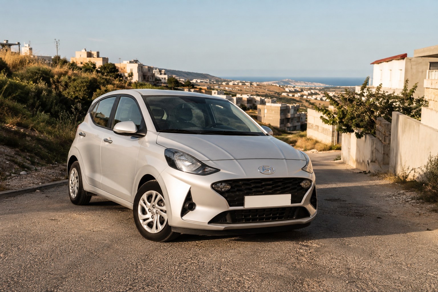 Hyundai i10 automatique pour une location de voiture dans le secteur de Khandek Zarzour et Aïn Dalia