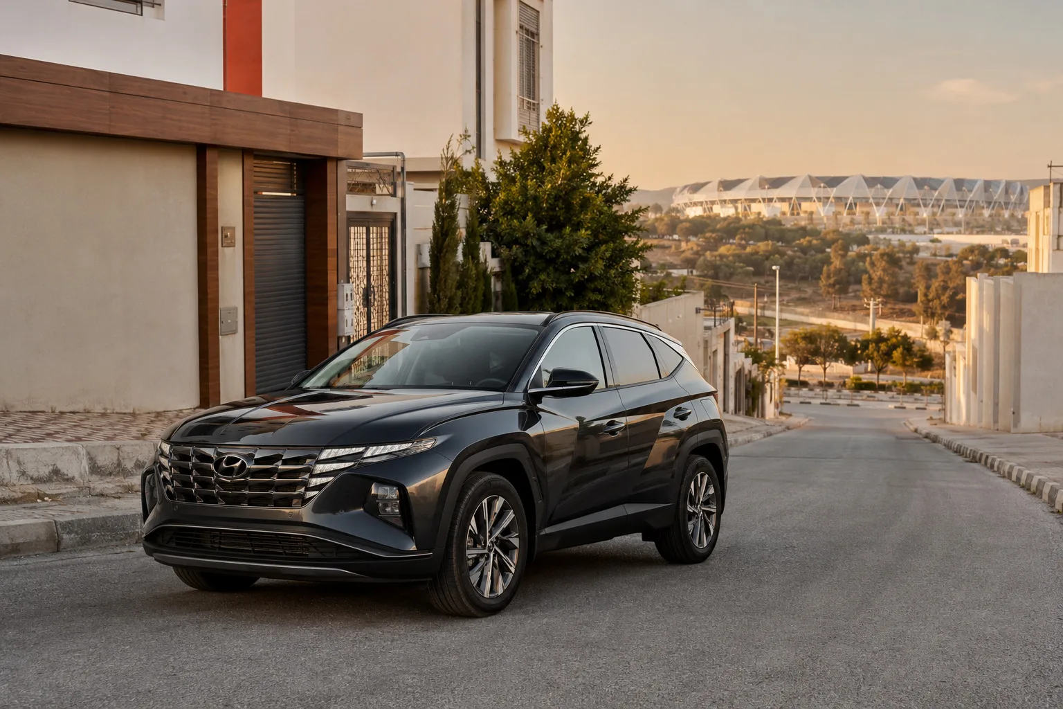 Hyundai Tucson de location près de Bni Said avec le Grand Stade de Tanger au loin