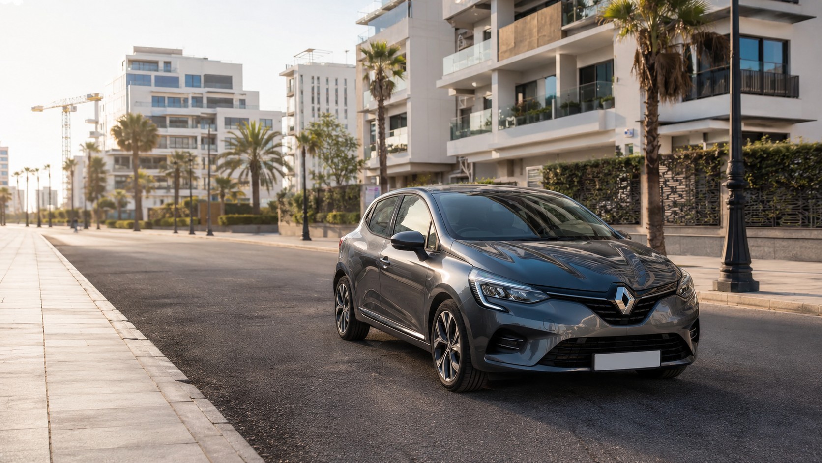 Renault Clio 5 de location dans le quartier Castilla à Tanger