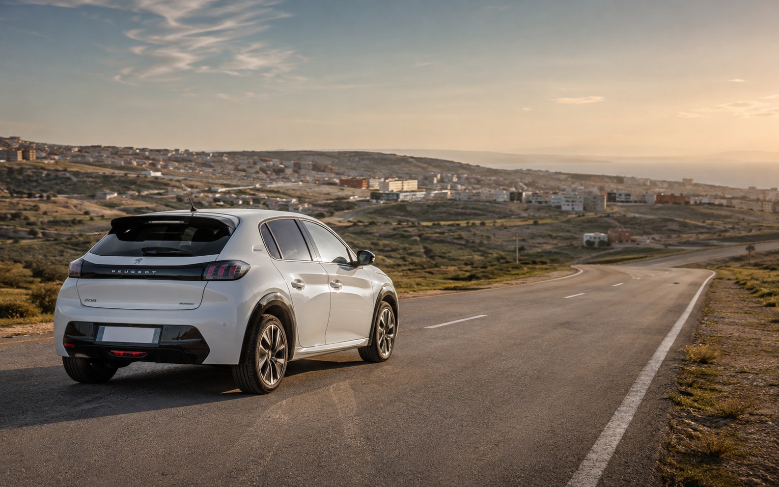 Peugeot 208 Hybride de location pour les trajets entre Khandek Zarzour et Tanger