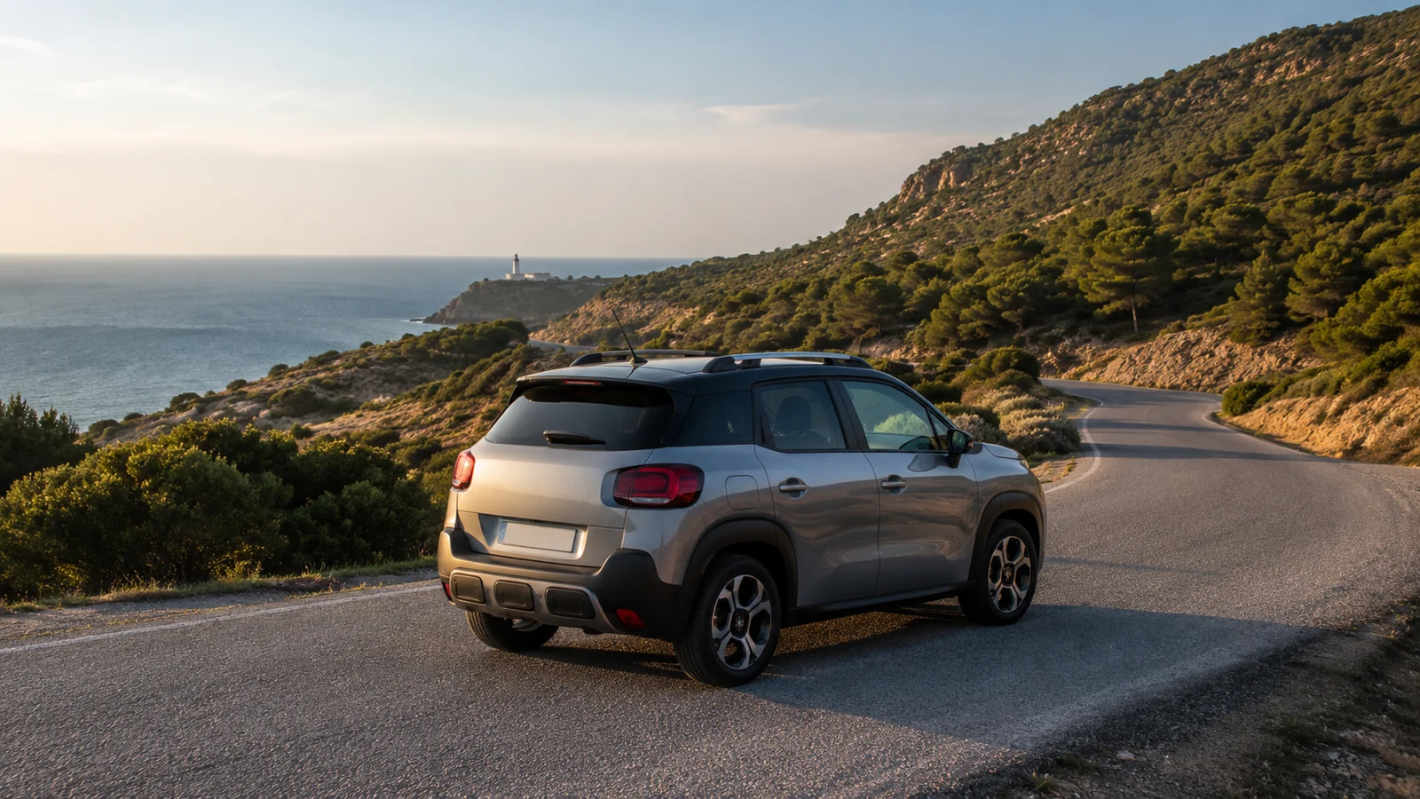Citroën C3 Aircross de location sur une route entre Jebel Kebir et Cap Spartel à Tanger