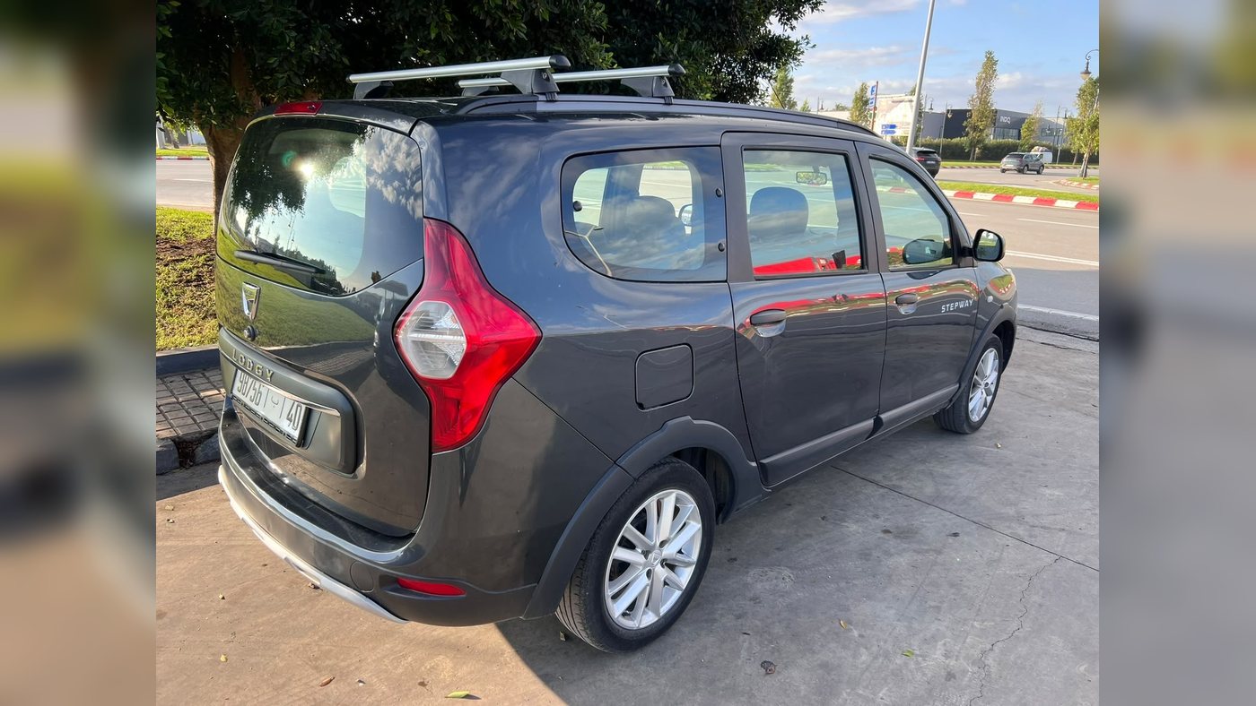 Dacia Lodgy familial FOURM CAR pour location voiture Tanger près de l’aéroport